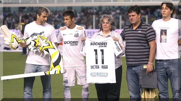 Neymar recepciona família Deppmann e faz homenagem ao Victor Hugo Deppman